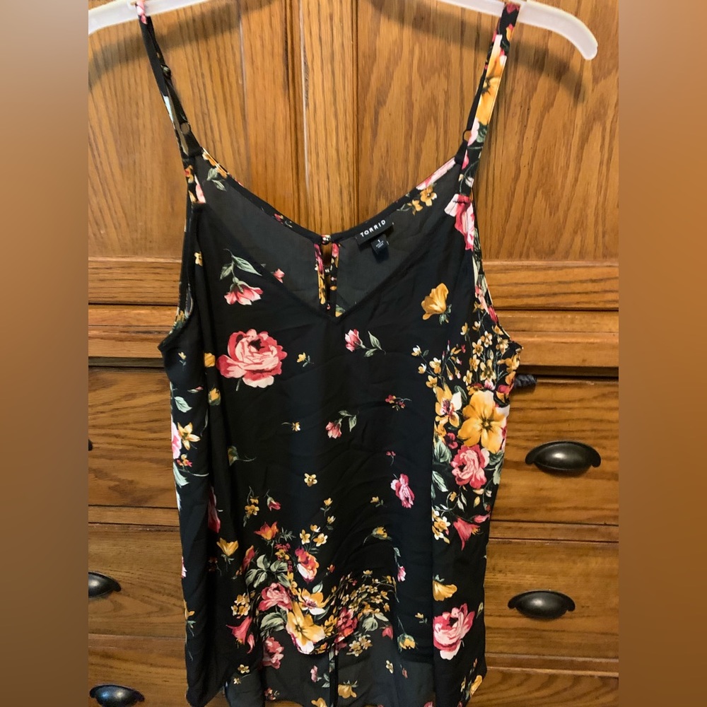 ⭐️ 5/$20 Torrid black  Floral cami